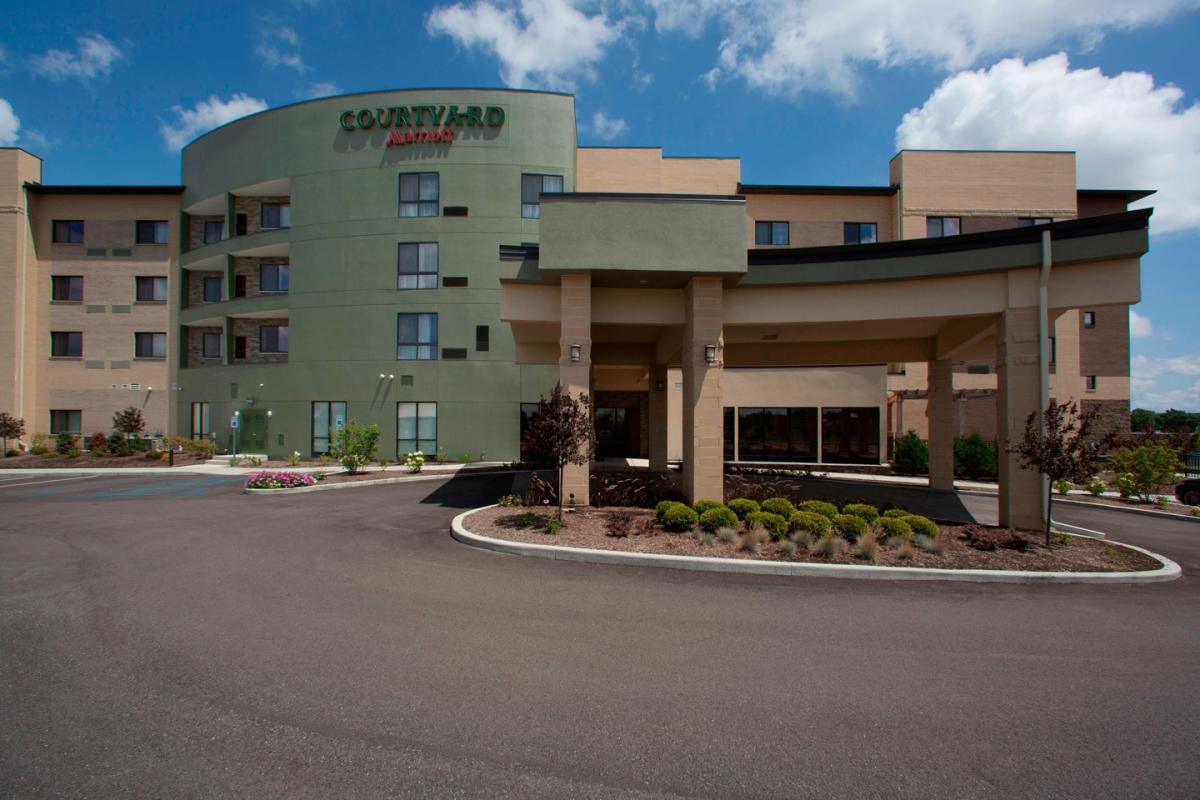 Courtyard by Marriott Noblesville - Lightning Limo hotel transportation
