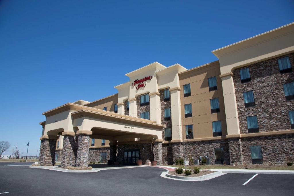 Hampton Inn Whitestown - Lightning Limo hotel transportation